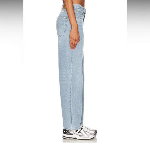 Premium Levi’s Dad Jeans in Light Wash - Picture 3 of 9